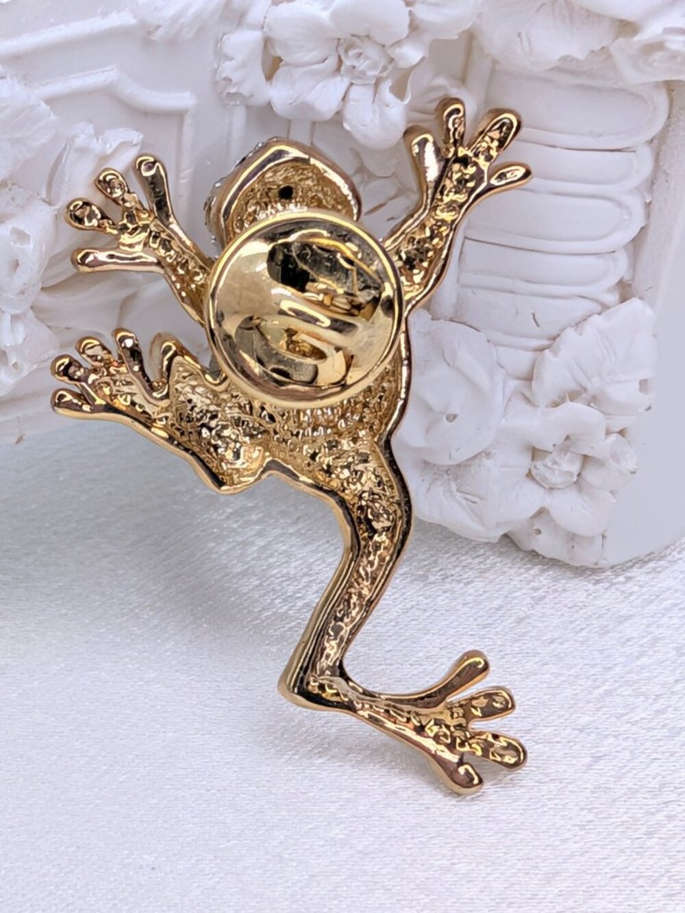 NEW Frog Put'em Pin - Picture 4 of 6